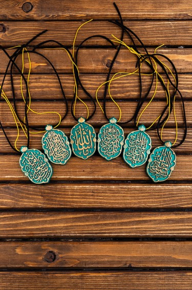 تعليقة عبارات خضراء