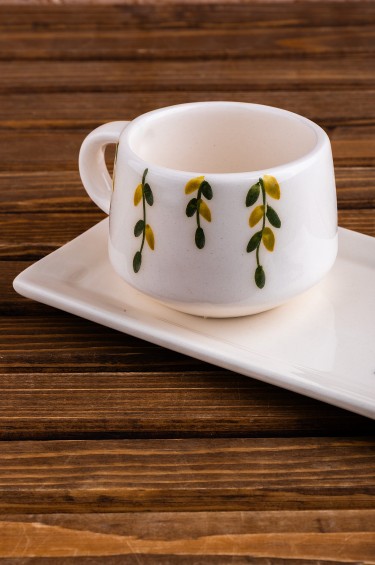 كوب فتاة وقلب