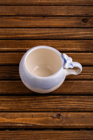 كوب فراشة لؤلؤية