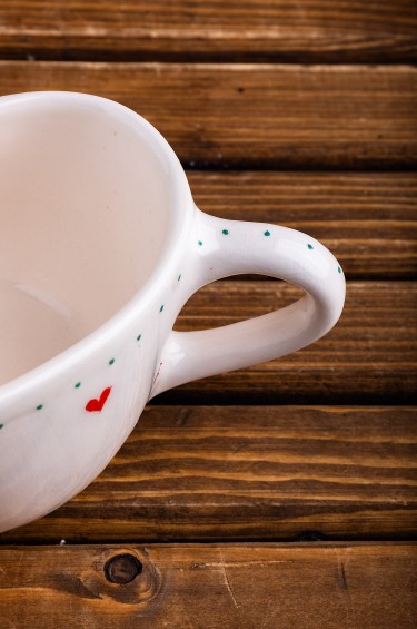 كوب قلوب متناثرة