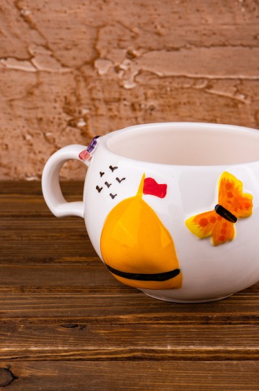 فنجان القبة والفراشات