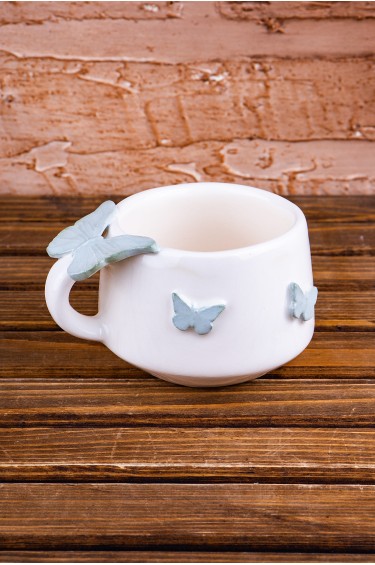 فنجان فراشات خضراء