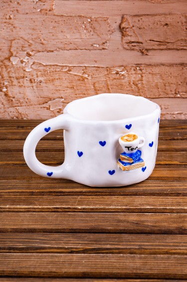 كوب كتابي وقهوتي