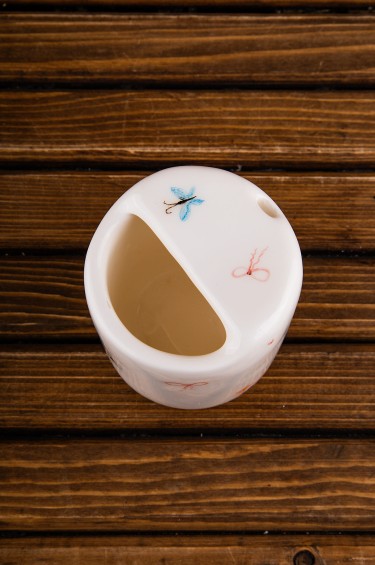 كوب تنقل فراشة