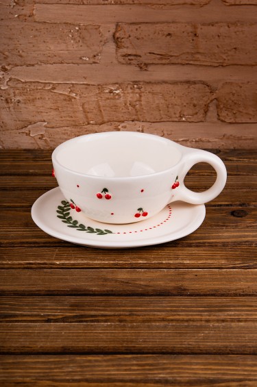 كوب وريقات الكرز