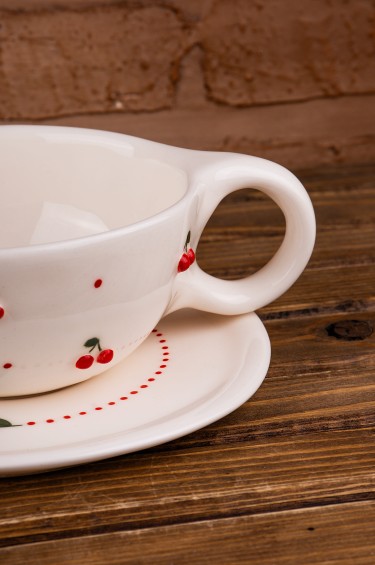 كوب وريقات الكرز