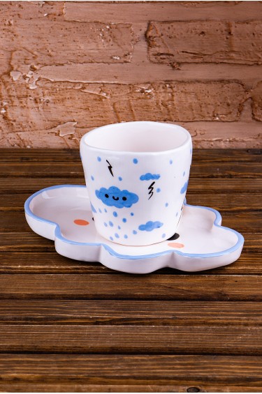 كوب وصحن غيومة