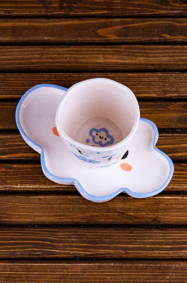 كوب وصحن غيومة