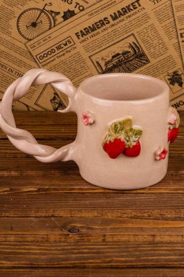 كوب ورد وفراولة